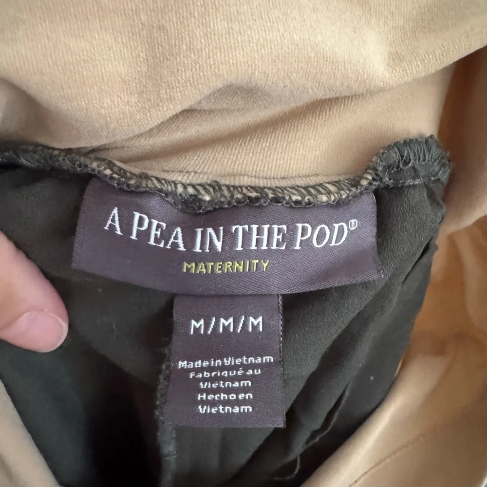 A Pea in the Pod Floral Lace High Waist Shorts - Olive - Picture 4 of 4